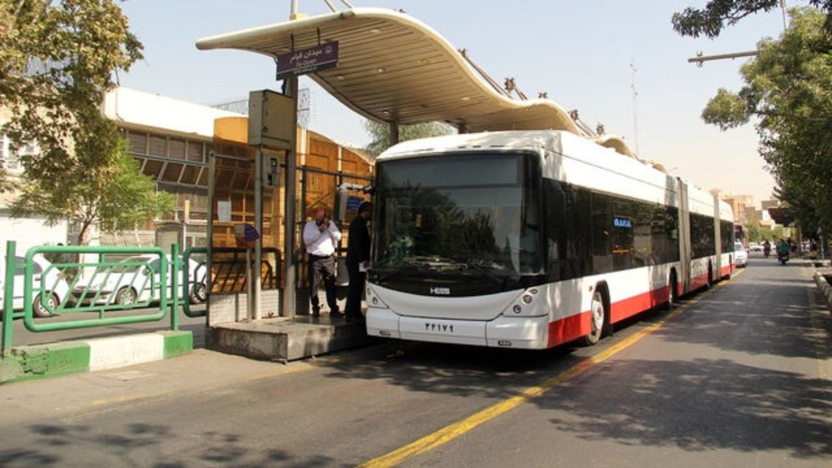 تردد اتوبوس‌های ۲۵ متری در خیابان‌های پایتخت