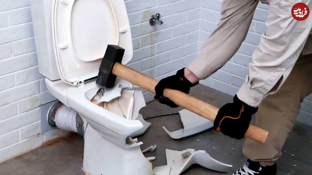 (ویدئو) لوله کش را فراموش کنید؛ توالت فرنگی را به همین راحتی و سرعت تعویض کنید