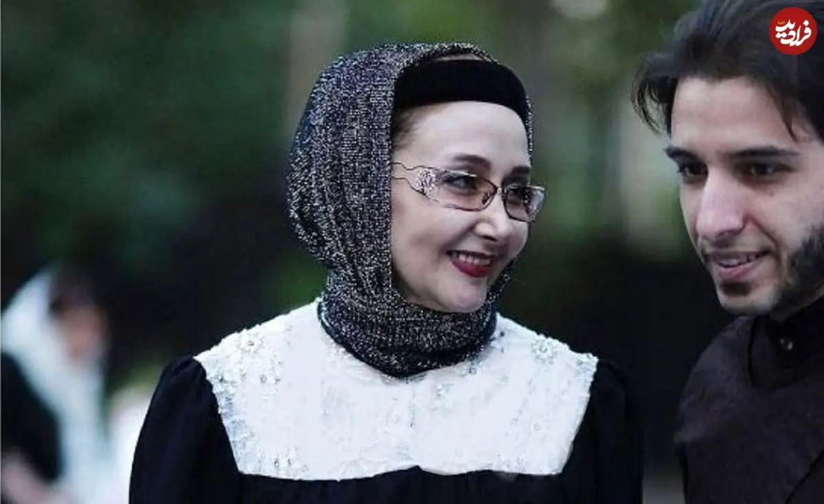 عکس| سفر زمان؛ «کتایون ریاحی» در آغوش «حمیده خیرآبادی» در پشت‌صحنه «پدرسالار»