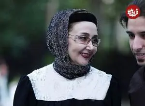 عکس| سفر زمان؛ «کتایون ریاحی» در آغوش «حمیده خیرآبادی» در پشت‌صحنه «پدرسالار»