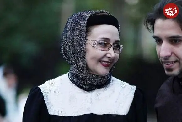 عکس| سفر زمان؛ «کتایون ریاحی» در آغوش «حمیده خیرآبادی» در پشت‌صحنه «پدرسالار»