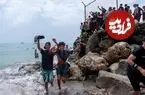 ببینید| سلفی عجیب مهاجر مراکشی هنگام شنا به طرف مرز اسپانیا