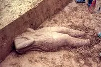 تندیس 2400 سالۀ یک فرمانروا با تاجی شبیه «گوش‌های میکی‌ماوس»