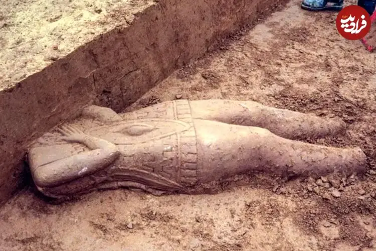 تندیس 2400 سالۀ یک فرمانروا با تاجی شبیه «گوش‌های میکی‌ماوس»