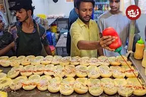 ببینید| غذای خیابانی در پاکستان؛ پخت ساندویچ برگر با تخم مرغ در کراچی