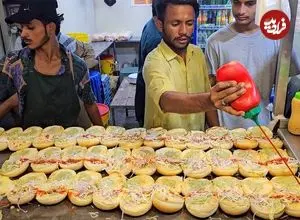 ببینید| غذای خیابانی در پاکستان؛ پخت ساندویچ برگر با تخم مرغ در کراچی