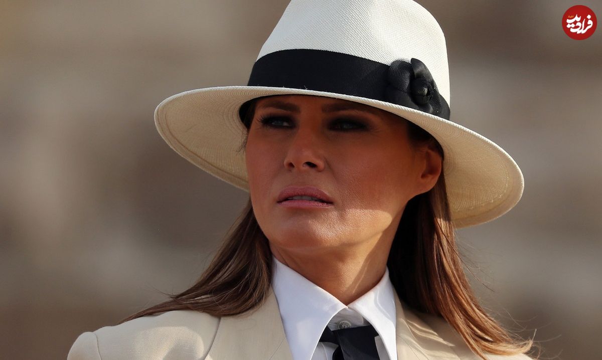 عکس| سفر در زمان؛ «ملانیا همسر سوم دونالد ترامپ» در نمایش مد کارولینا هررا در نیویورک؛ سال 1378