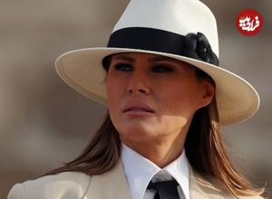 عکس| سفر در زمان؛ «ملانیا همسر سوم دونالد ترامپ» در نمایش مد کارولینا هررا در نیویورک؛ سال 1378