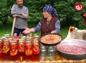 ببینید| غذای روستایی در آذربایجان؛ برداشت توت فرنگی و تهیه شربت، کمپوت و کیک با آن