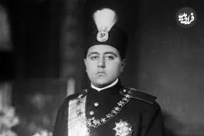 عکس| سفر به تاریخ؛ «رضاخان، احمد قوام، عبدالحسین‌میرزا فرمانفرما» در کنار «احمدشاه»