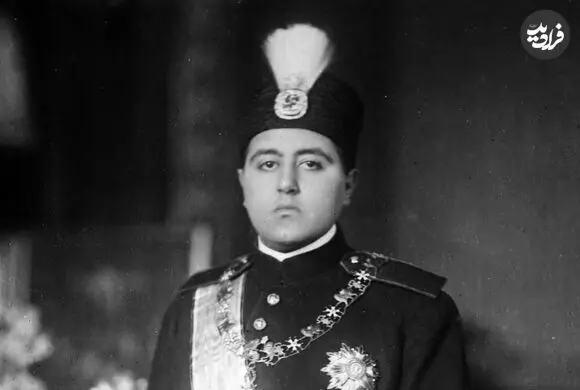 عکس| سفر به تاریخ؛ «رضاخان، احمد قوام، عبدالحسین‌میرزا فرمانفرما» در کنار «احمدشاه»