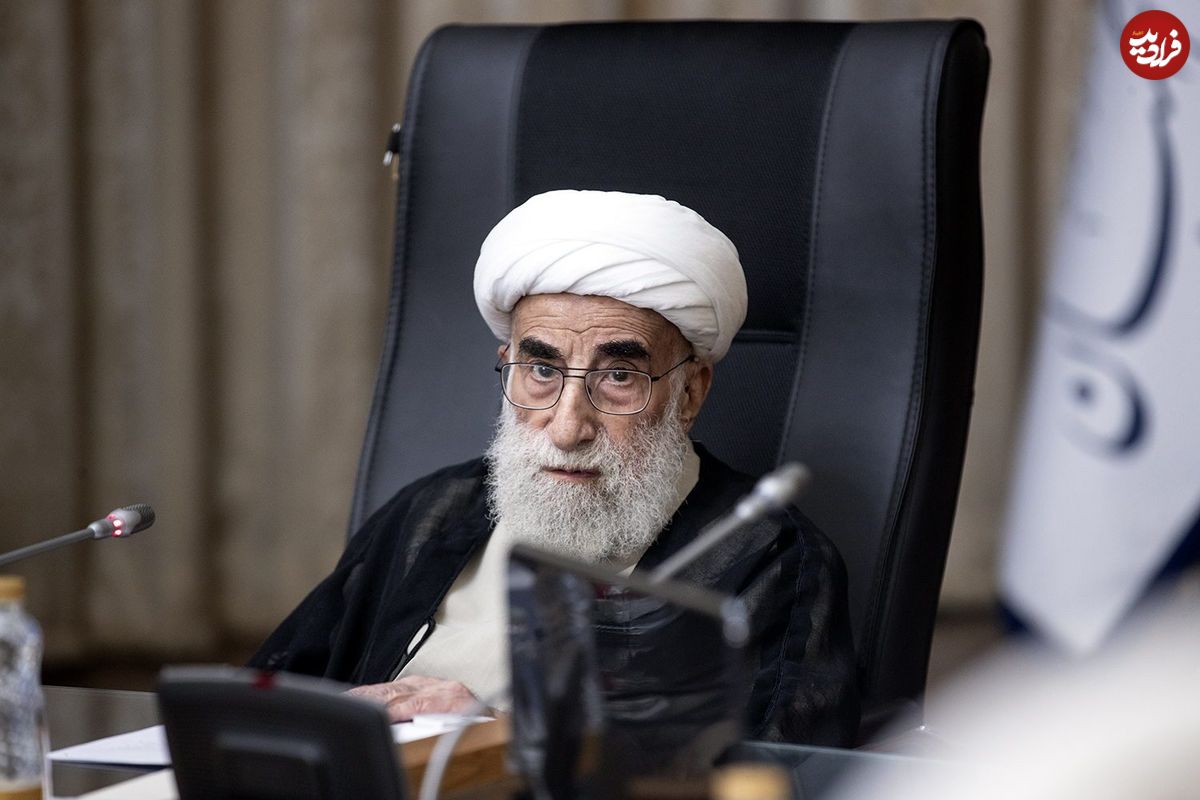 عکس؛ سفر در زمان؛ «سردار سلیمانی در کنار آیت الله جنتی»؛ سال 1396