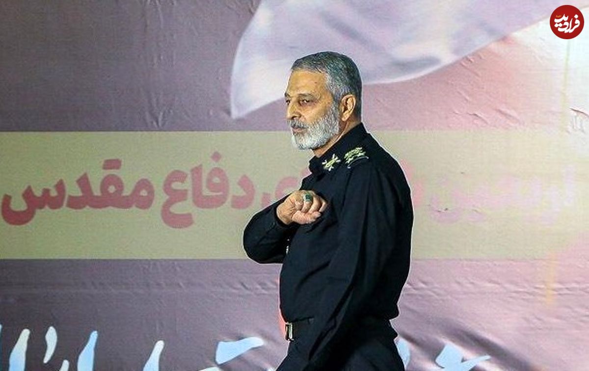 عکس؛ سفر زمان؛ تیپ متفاوت «سرلشکر موسوی، رئیس ستاد کل نیروهای مسلح» در نمایشگاه قرآن