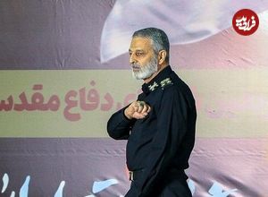عکس؛ سفر زمان؛ تیپ متفاوت «سرلشکر موسوی، رئیس ستاد کل نیروهای مسلح» در نمایشگاه قرآن