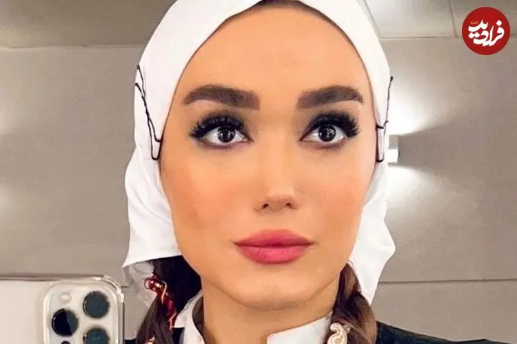 عکس| سفر زمان؛ «فرزانه قاسم زاده» در کنار «پژمان جمشیدی» در پشت‌صحنه «دایناسور»