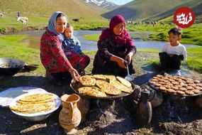 ببینید؛ غذای روستایی در افغانستان؛ پخت کوکوی مرغ کنار رودخانه