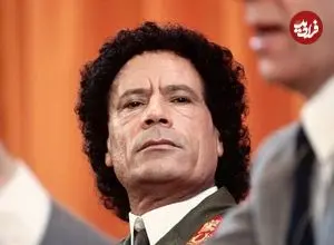 عکس| سفر در زمان؛ «معمر قذافی» در کنار حبیب بورقیبه در تونس؛ سال 1362