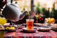 عکس| سفر به ایران قدیم؛ بساط «چای» در کنار یکی از خیابان‌های تهران در دوران قاجار