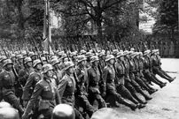 عکس| سفر در زمان؛ رژه نیروهای زرهی متفقین در میدان جلالیه تهران