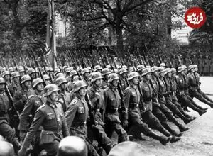 عکس| سفر در زمان؛ رژه نیروهای زرهی متفقین در میدان جلالیه تهران