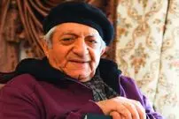 عکس| سفر زمان؛ «عزت الله انتظامی» در 22 سالگی و روی صحنه پیش پرده خوانی؛ سال 1325