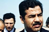 عکس؛ سفر در زمان؛ «لحظه پایین کشیدن مجسمه صدام در بغداد توسط عراقی ها»؛ سال 82