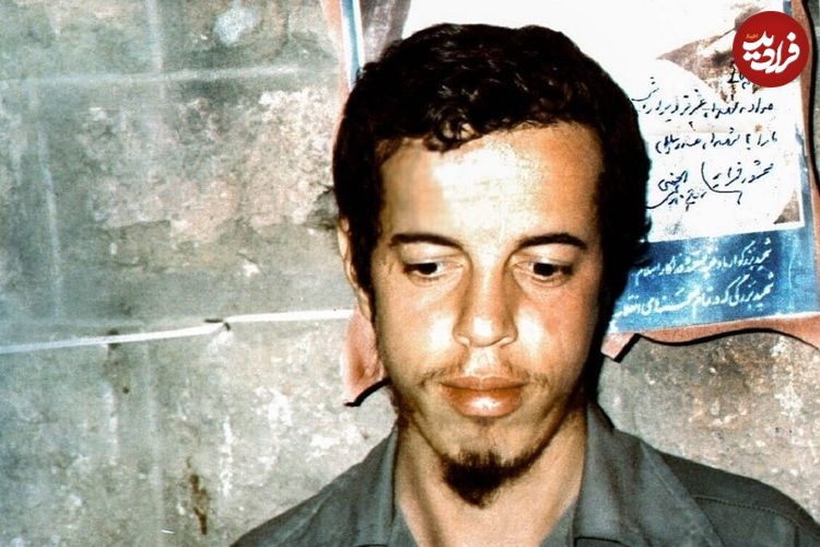 عکس؛ سفر در زمان؛ «حسن باقری» در کنار 8 همرزم اش زیر یک نخل در جبهه جنوب؛ دهه 60
