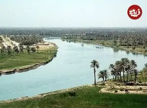 عکس| سفر زمان؛ مرد عراقی با قایق سنتی در رودخانۀ دجله؛ 95 سال قبل