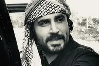 عکس| سفر در زمان؛ «محمدرضا هلال زاده» با تیپ متفاوت در کنار دریا؛ سال 97