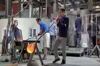 ببینید| فرآیند تولید بطری های شیشه ای بزرگ در کارخانه ای در سئول