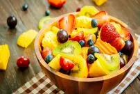 خوردن میوه بعد از غذا بهتر است یا قبل از آن؟
