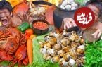 ببینید؛ غذای روستایی در اندونزی؛ پخت غذاهای عجیب با خرچنگ و تخم اردک
