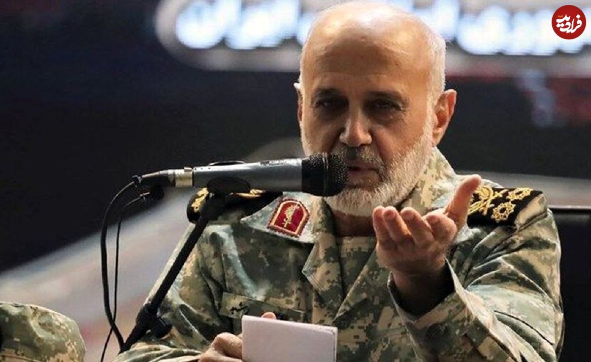 عکس؛ سفر در زمان؛ «سرلشکر رشید در حال لبخند زدن به دوربین در جبهه»؛ دهه 60