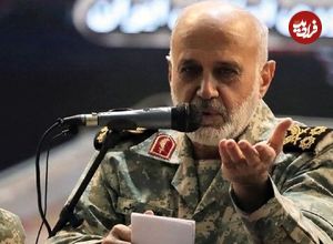 عکس؛ سفر در زمان؛ «سرلشکر رشید در حال لبخند زدن به دوربین در جبهه»؛ دهه 60