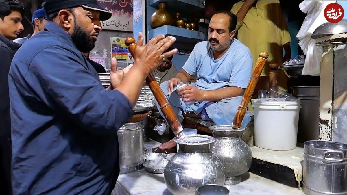 ببینید؛ غذای خیابانی در پاکستان؛ تهیه نوشیدنی سنتی لاسی در پیشاور