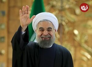 عکس؛ سفر به تاریخ؛ «حسن روحانی» 7 ساله در آغوش پدرش؛ سال 1334