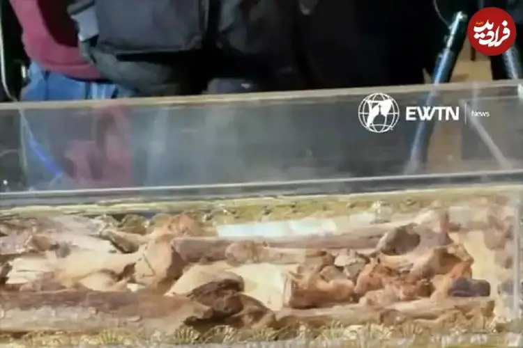 ببینید| نمایش بقایای پیکر یک قدیس پس از ۸۰۰ سال