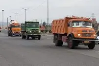 عکس| سفر زمان؛ کامیون قدیمی در یک جاده خاکی در اطراف اصفهان؛ 65 سال قبل