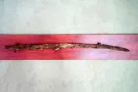 کشف یک شمشیر استثنایی در مقبرۀ 800 ساله