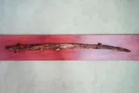 کشف یک شمشیر استثنایی در مقبرۀ 800 ساله