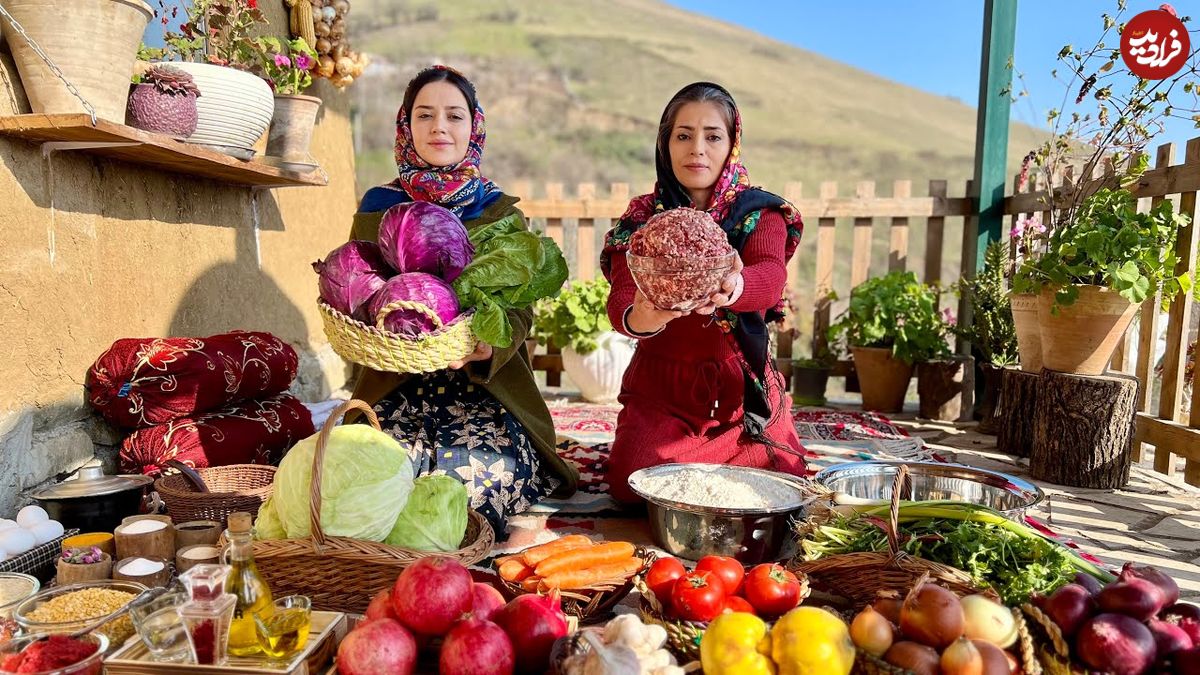 ببینید؛ غذای روستایی در گیلان؛ پخت دلمه کلم پرشده با گوشت