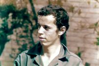 عکس؛ سفر به تاریخ؛ «شهید حسن باقری» (برادر سرلشکر باقری) قبل از انقلاب پشت نیمکت مدرسه