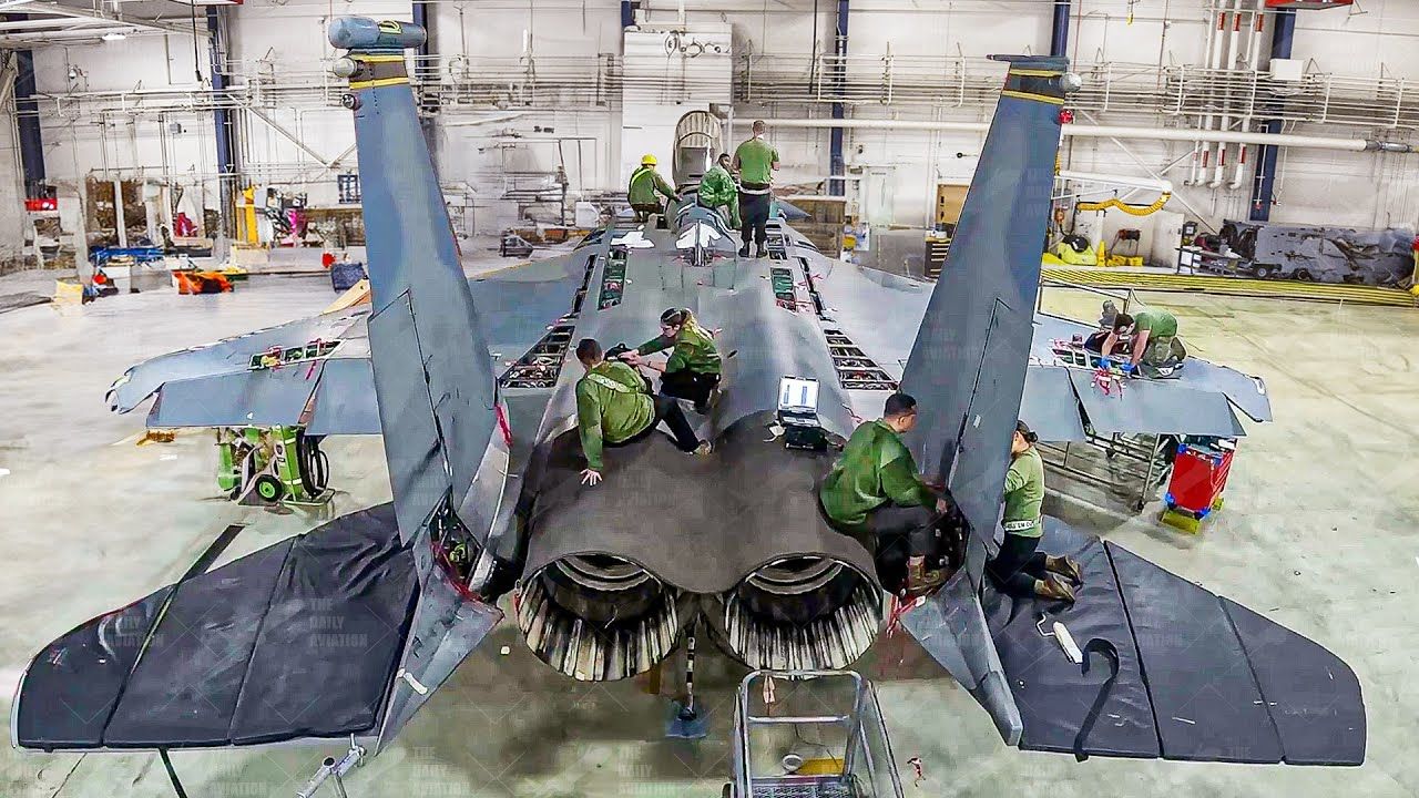 (ویدئو) جنگنده 100 میلیون دلاری اف 15 آمریکا چگونه تعمیر می شود؟