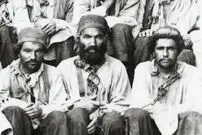 عکس| سفر زمان؛ عکس یادگاری «دستۀ راهزن‌ها» قبل از اعدام؛ دوران قاجار