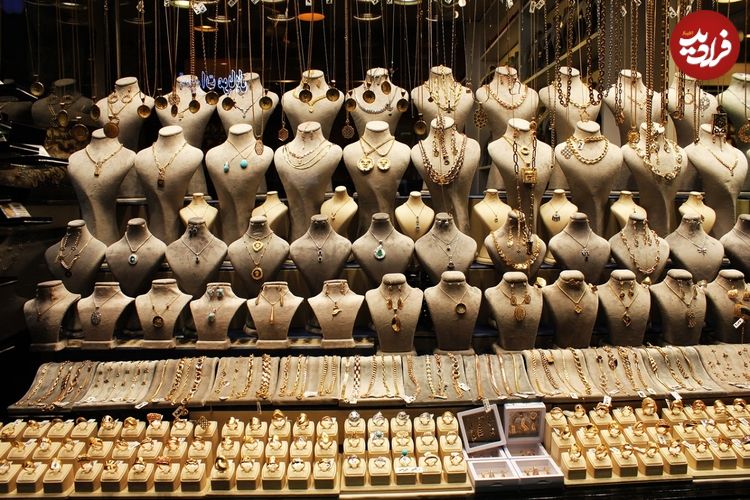 ببینید؛ لحظه سرقت طلافروشی توسط دختر و پسر جوان