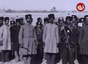 عکس| سفر زمان؛ تصویری از «گروه موسیقی نظامی» در یک میدان در دوران ناصرالدین شاه
