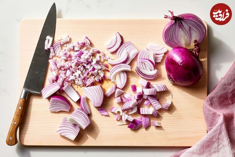 چگونه «بدون اشک ریختن» پیاز خرد کنیم؟