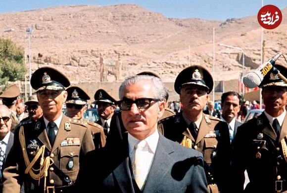 عکس؛ سفر در زمان؛ «محمدرضا پهلوی در حال قدم زدن در فرانسه»؛ سال 1353