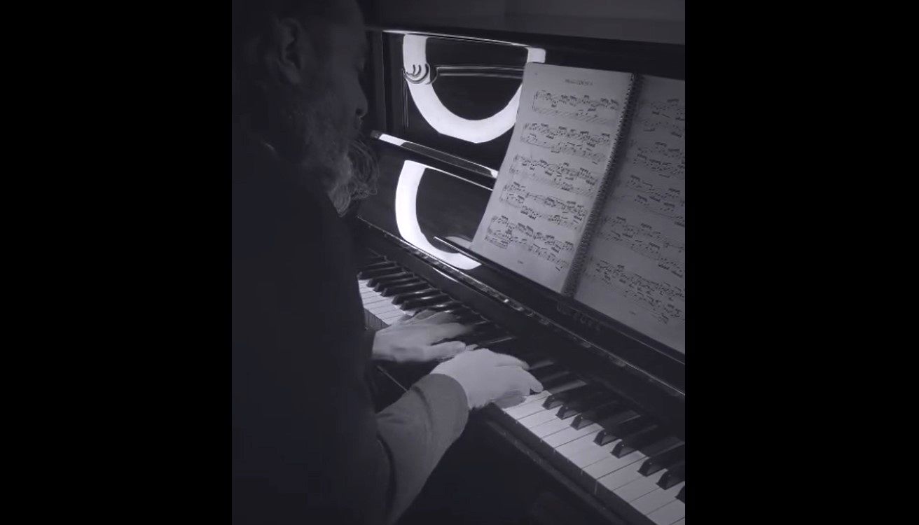 (ویدئو) اجرای گوش نواز قطعه «G minor prelude» باخ توسط کارن همایون فر