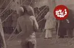 عکس| سفر زمان؛ پهلوان‌های کرمانشاهی دوران قاجار در حال اجرای حرکات ورزشی در یک مراسم